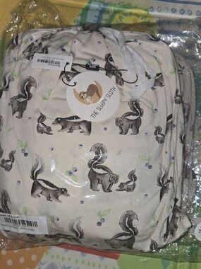The Sleepy Sloth Berry Stinky Skunk Print Twin Fitted Sheet